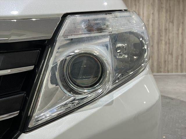 TOYOTA NOAH HYBRID 2016