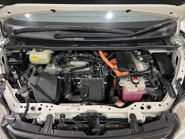 TOYOTA NOAH HYBRID 2016