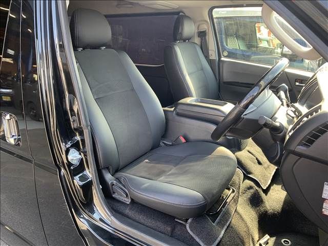 TOYOTA HIACE van 2WD 2017