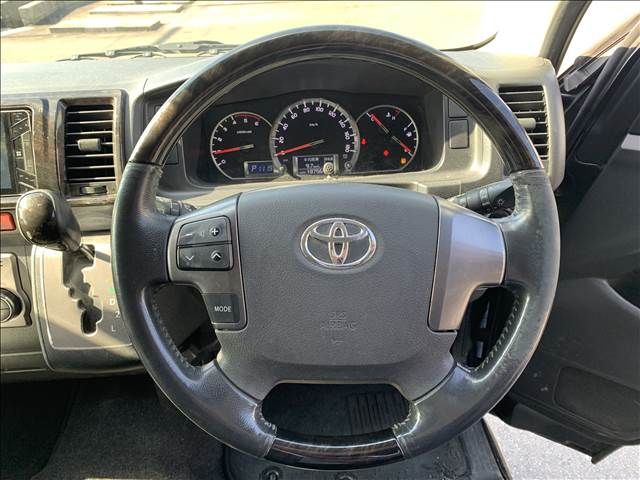 TOYOTA HIACE van 2WD 2017