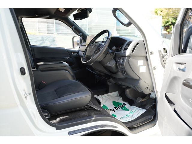 TOYOTA HIACE van 4WD 2023