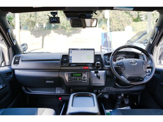 TOYOTA HIACE van 4WD 2023