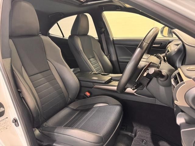 TOYOTA LEXUS IS350 2019