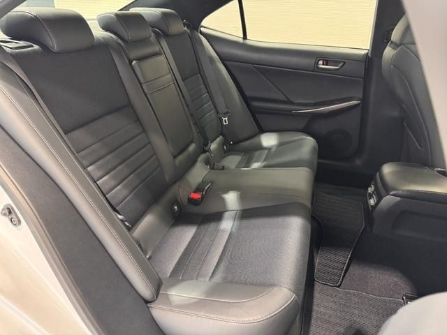 TOYOTA LEXUS IS350 2019