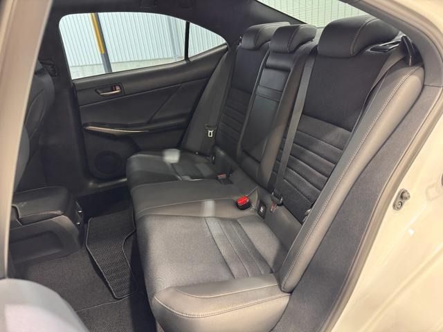 TOYOTA LEXUS IS350 2019