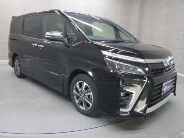 TOYOTA VOXY 2019