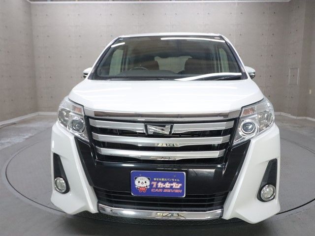 TOYOTA NOAH 2014