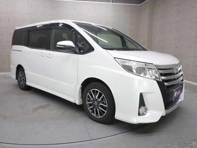 TOYOTA NOAH 2014
