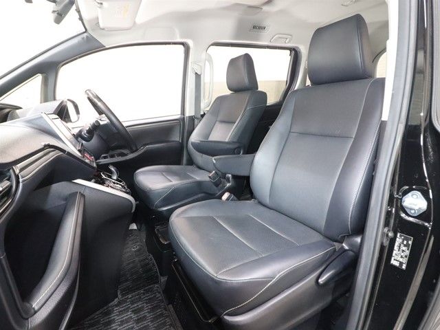 TOYOTA ESQUIRE HYBRID 2014