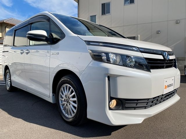 TOYOTA VOXY HYBRID 2014