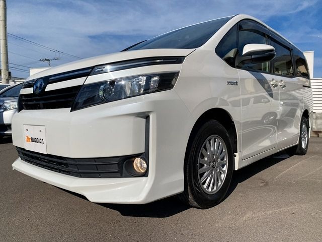 TOYOTA VOXY HYBRID 2014