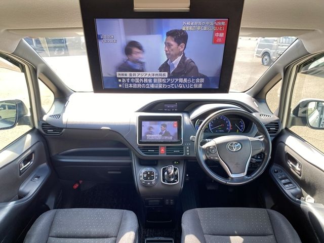 TOYOTA VOXY HYBRID 2014