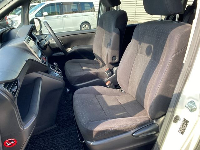 TOYOTA VOXY HYBRID 2014