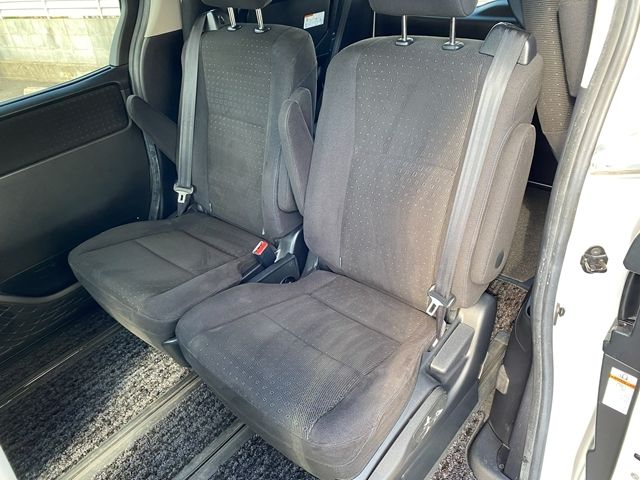 TOYOTA VOXY HYBRID 2014