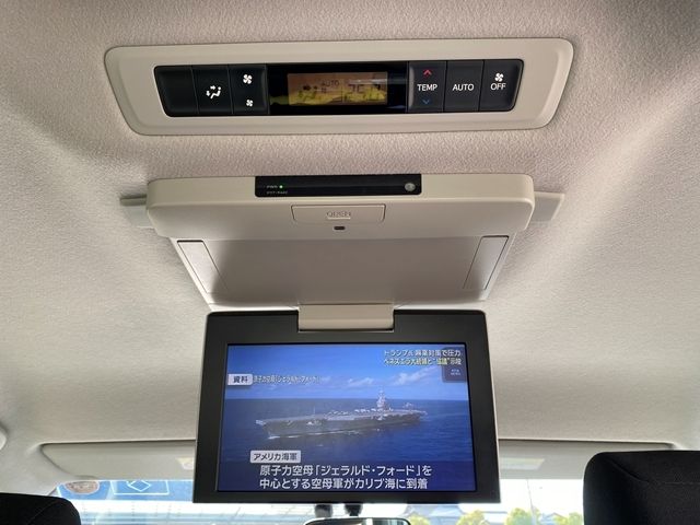 TOYOTA VOXY HYBRID 2014