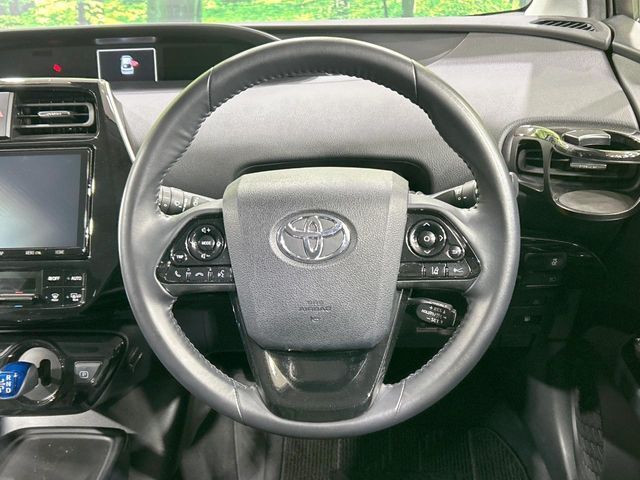TOYOTA PRIUS 2021