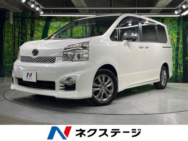 TOYOTA VOXY 2013