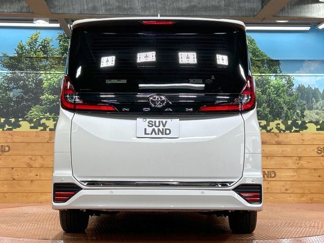 TOYOTA NOAH 2022