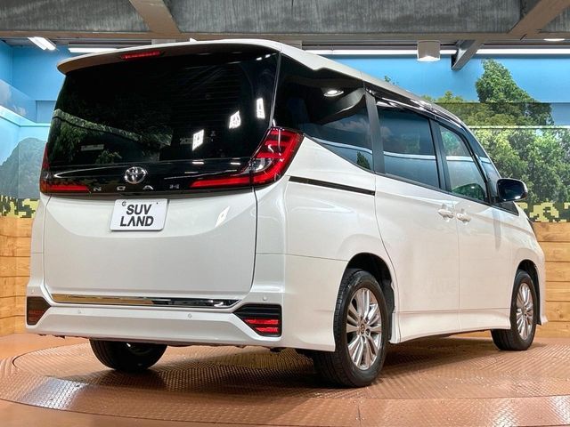 TOYOTA NOAH 2022