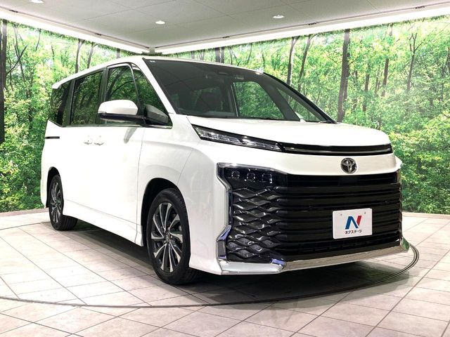 TOYOTA VOXY 2025