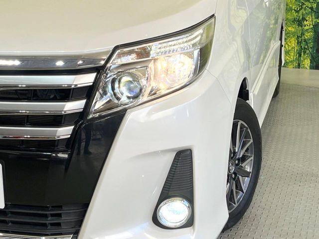TOYOTA NOAH 2017