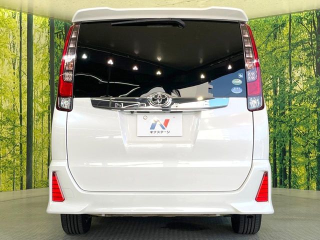TOYOTA NOAH 2017