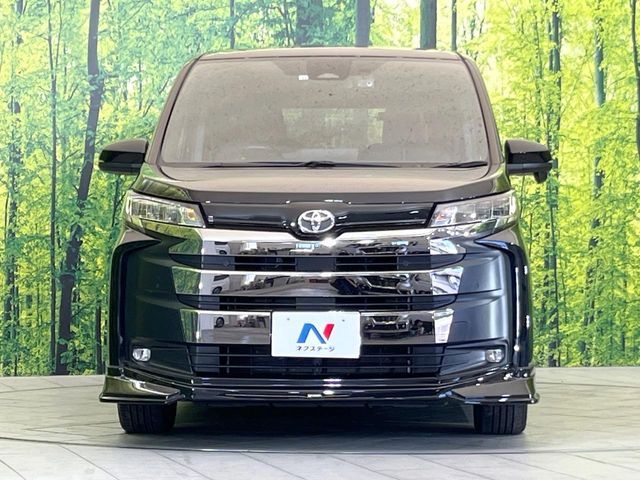 TOYOTA NOAH 2022