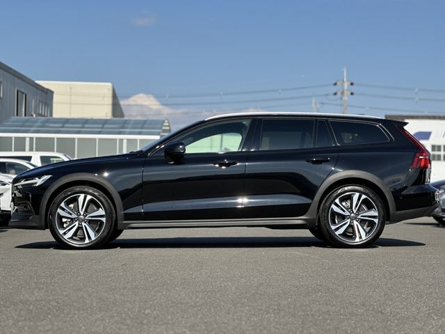 VOLVO VOLVO V60 CROSS COUNTRY 2025