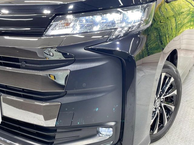 TOYOTA NOAH 2022