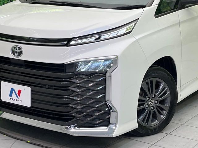 TOYOTA VOXY 2022