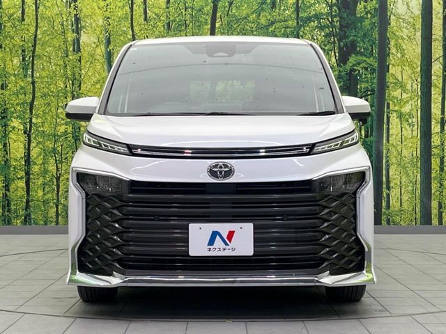 TOYOTA VOXY 2022