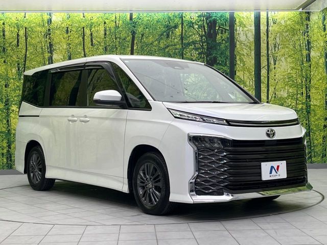 TOYOTA VOXY 2022