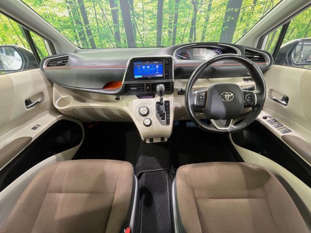 TOYOTA SIENTA HYBRID 2015