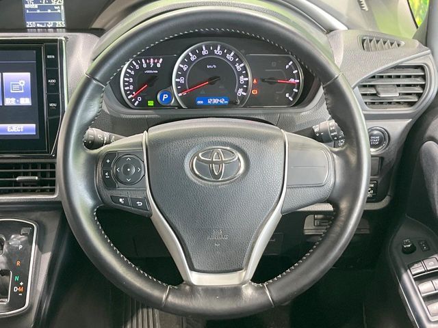 TOYOTA VOXY 2016
