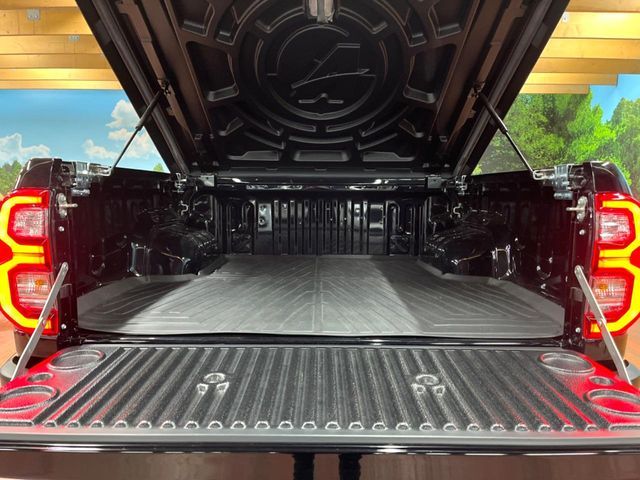 TOYOTA HILUX 4WD 2024