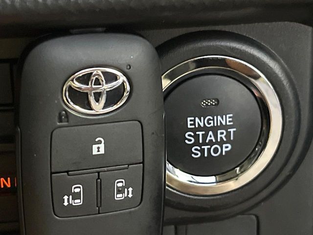 TOYOTA ROOMY 2023