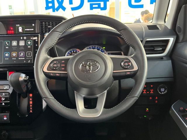 TOYOTA ROOMY 2023