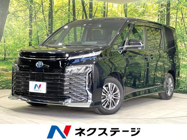 TOYOTA VOXY HYBRID 2022