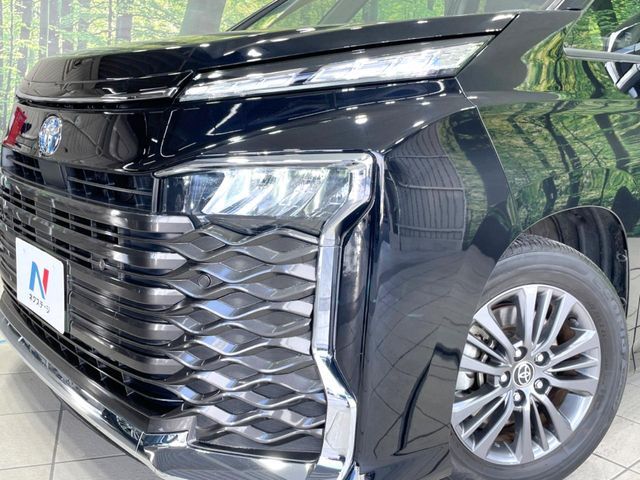 TOYOTA VOXY HYBRID 2022