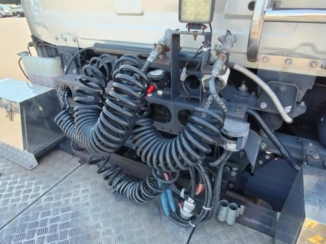 NISSAN DIESEL Quon 2019