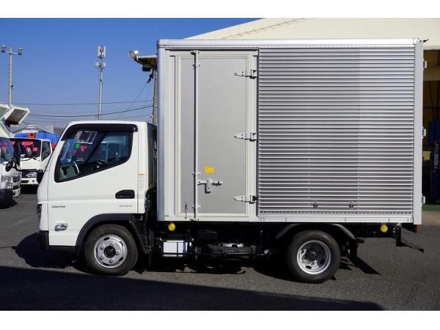 MITSUBISHI CANTER 2023