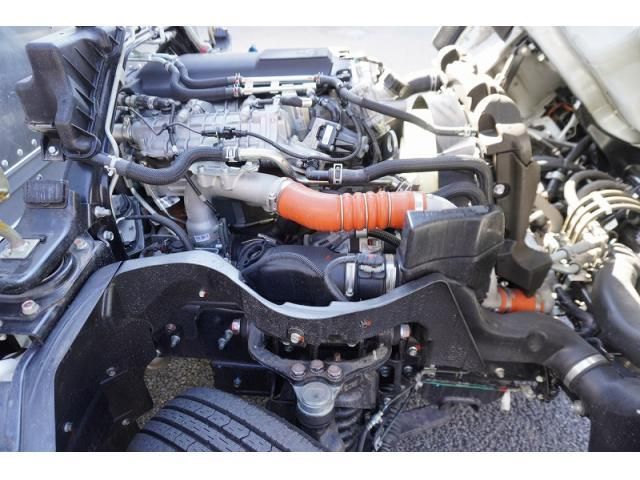 MITSUBISHI CANTER 2023