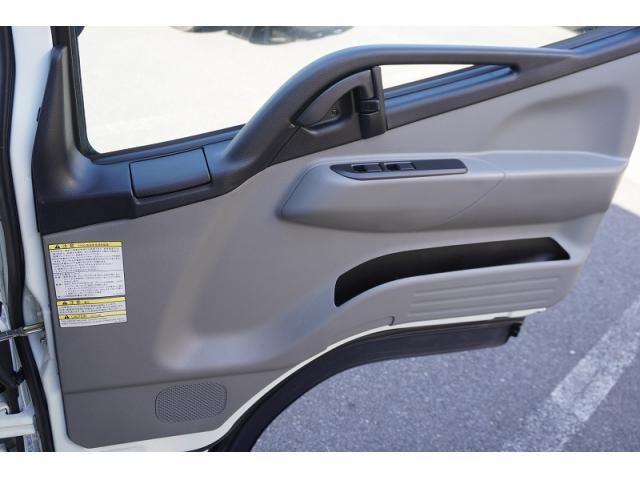 MITSUBISHI CANTER 2023