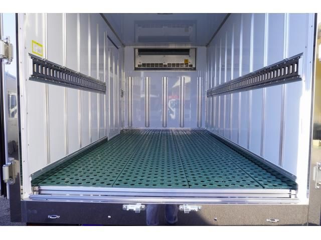 MITSUBISHI CANTER 2025