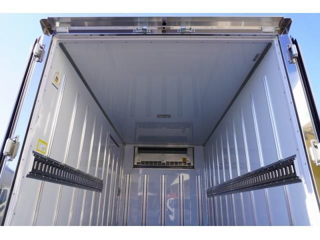 MITSUBISHI CANTER 2025