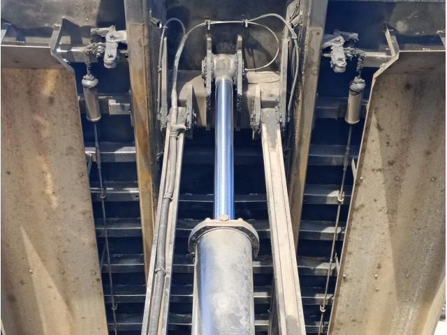 MITSUBISHI FUSOU SUPER GREAT 2014