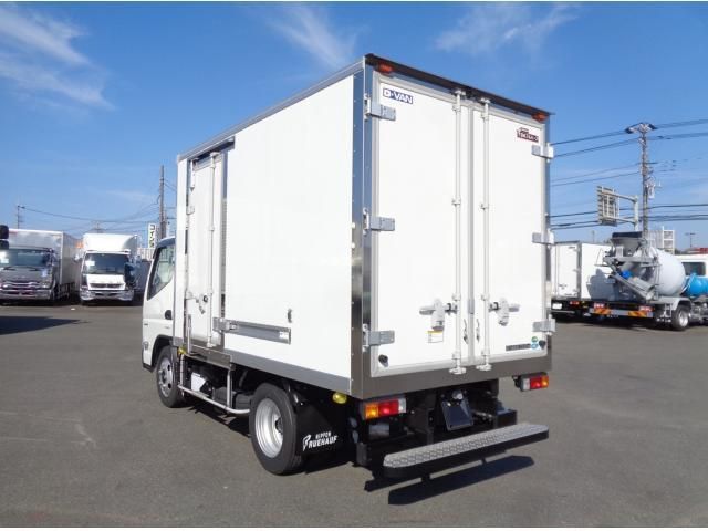 MITSUBISHI CANTER 2023