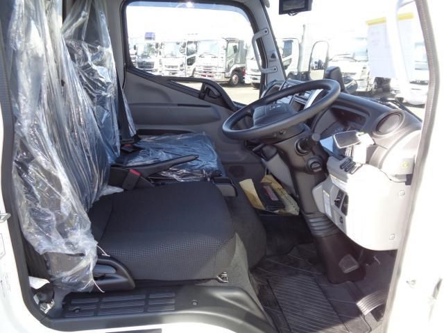 MITSUBISHI CANTER 2023