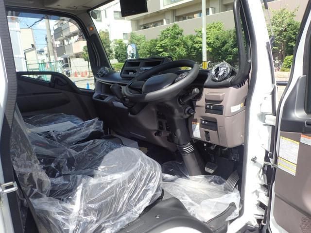 MITSUBISHI CANTER 2025