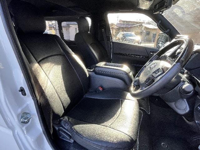 TOYOTA HIACE van 4WD 2021